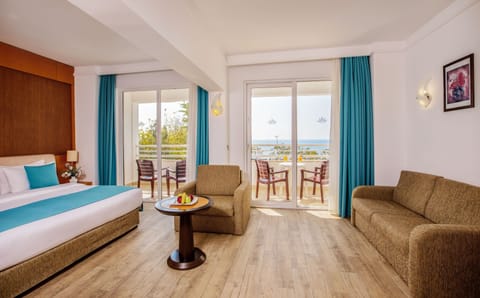 Superior Room, Sea View | Room amenity