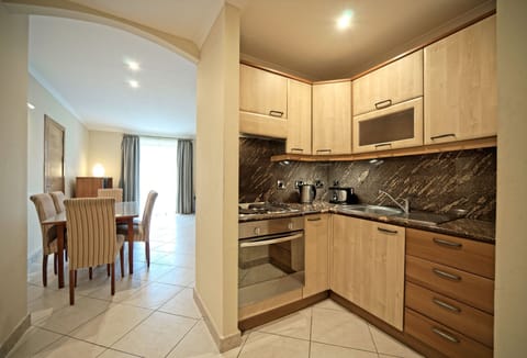 Apartment, 2 Bedrooms | Private kitchen