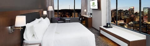 Standard Room, Non-smoking | Premium bedding, pillowtop beds, in-room safe, desk