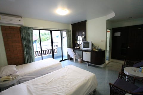 Standard Room with Balcony | Minibar, in-room safe, soundproofing, free WiFi