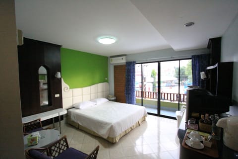 Standard Room with Balcony | Minibar, in-room safe, soundproofing, free WiFi