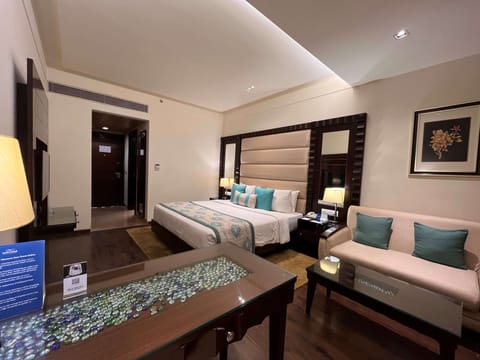 Superior Room, 1 Double Bed | Minibar, in-room safe, desk, soundproofing