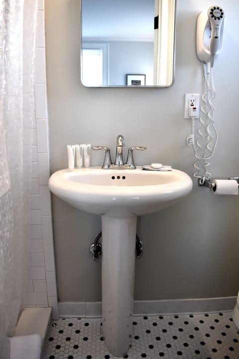 Deluxe Room, 1 Queen Bed, Private Bathroom, Ocean View (01) Queen with Private Bath) | Bathroom sink