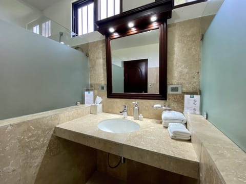 Luxury Suite, 1 King Bed, Hot Tub, Garden View | Bathroom sink