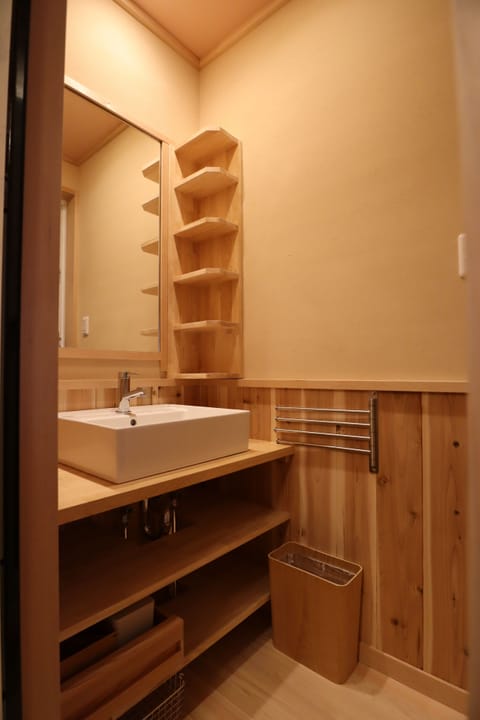 Deluxe Room 2 | Bathroom | Combined shower/tub, deep soaking tub, hair dryer, bidet