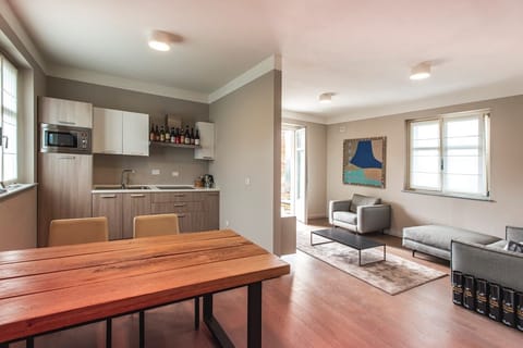 Deluxe Apartment, 1 Bedroom, 2 Bathrooms, Golf View | Living area