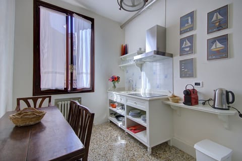 Apartment, 2 Bedrooms | Private kitchen | Fridge, microwave, cookware/dishes/utensils