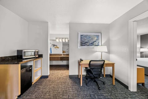 Suite, 1 King Bed, Non Smoking, Refrigerator & Microwave | Room amenity