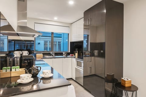 Apartment, 2 Bedrooms, Non Smoking | Private kitchen | Full-size fridge, microwave, oven, stovetop