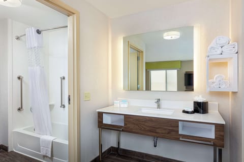 Studio Suite, 1 King Bed, Non Smoking | Bathroom | Combined shower/tub, free toiletries, hair dryer, towels