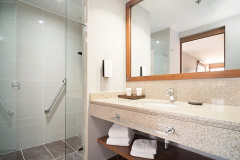 Standard Quadruple Room | Bathroom | Shower, rainfall showerhead, towels, soap