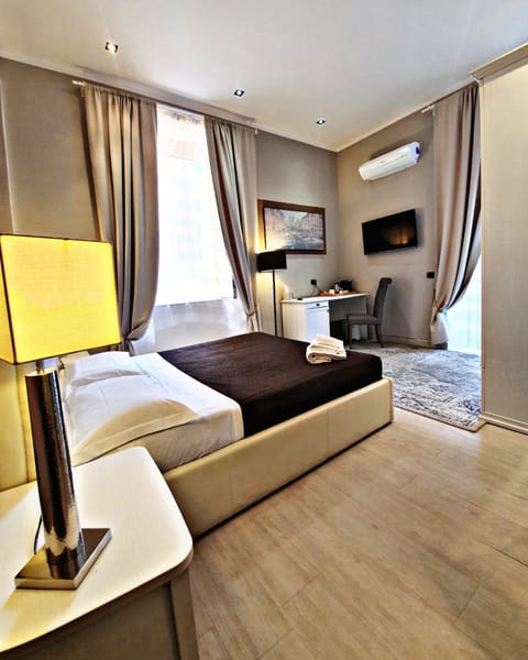 Superior Suite (PIAZZA DI SPAGNA) | Premium bedding, Select Comfort beds, in-room safe
