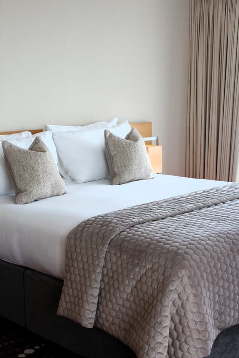 Junior Studio Suite | In-room safe, desk, blackout drapes, soundproofing