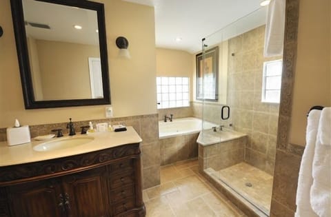 The Pineapple Suite | Bathroom | Free toiletries, hair dryer, bathrobes, towels