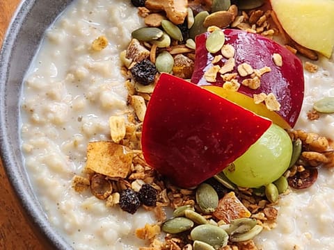 Daily buffet breakfast (NZD 30 per person)