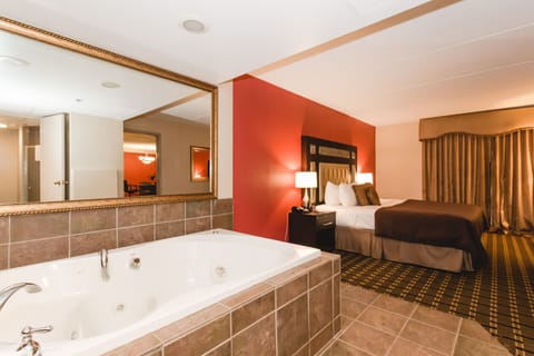 Suite, 1 King Bed, Non Smoking, Hot Tub | Bathroom | Combined shower/tub, free toiletries, hair dryer, towels