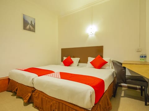 Standard Twin Room | Desk, iron/ironing board, free WiFi