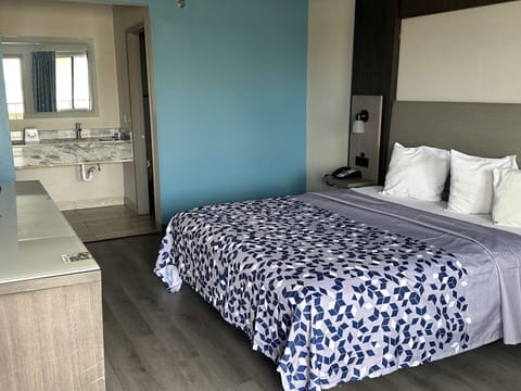 Desk, free WiFi, bed sheets