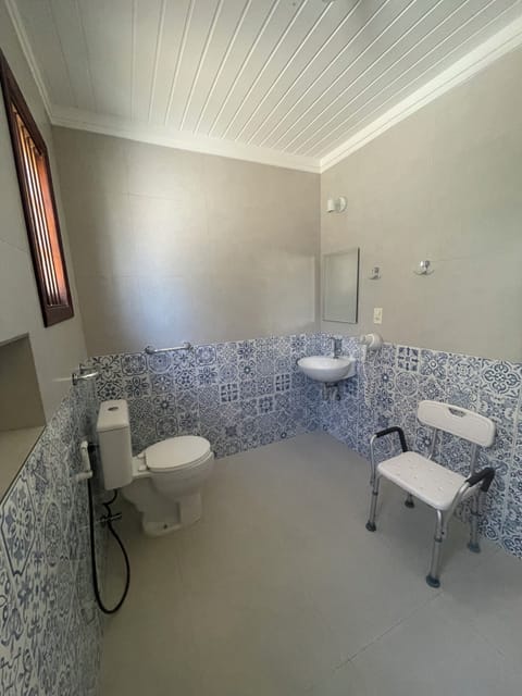 Standard Double or Twin Room | Accessible bathroom