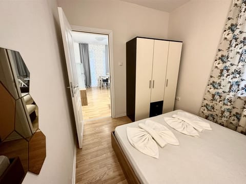 Classic Apartment, 1 Bedroom | WiFi, bed sheets