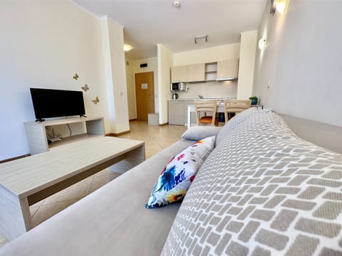 Deluxe Apartment, Pool View | Living room | 30-cm TV with cable channels