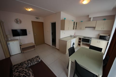 Standard Apartment, Pool View | Private kitchenette | Fridge, stovetop, electric kettle, cookware/dishes/utensils