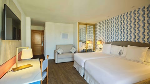 Triple Room, Balcony | Premium bedding, minibar, in-room safe, desk