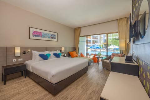Premier Waterfront | Premium bedding, in-room safe, desk, blackout drapes
