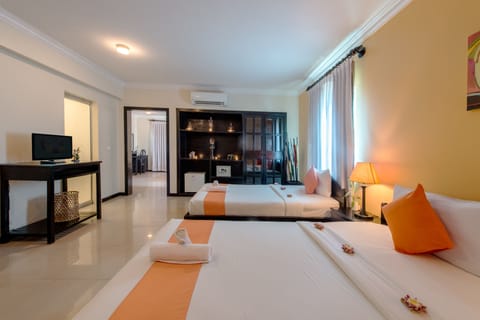 Family Suite | 1 bedroom, minibar, in-room safe, individually decorated