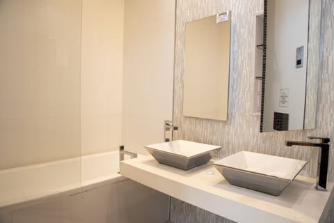 Pool Side Grand Suite | Bathroom | Designer toiletries, slippers, towels
