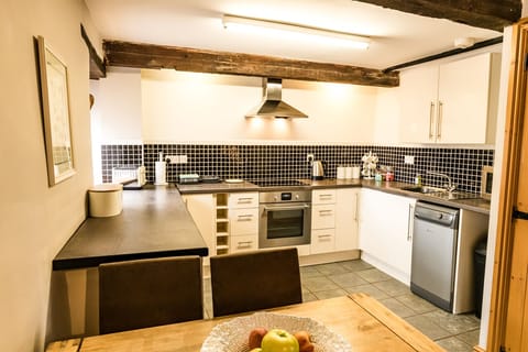 Luxury Cottage, 2 Bedrooms (The Granary) | Private kitchen | Full-size fridge, microwave, oven, coffee/tea maker