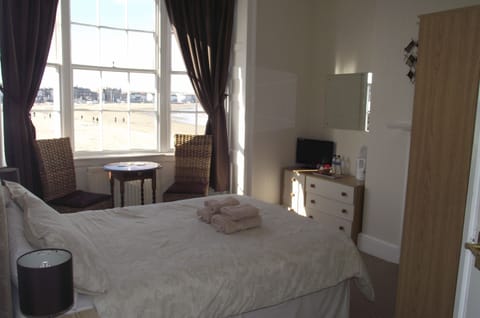 Deluxe Double Room, Bay View | Desk, iron/ironing board, free WiFi, bed sheets