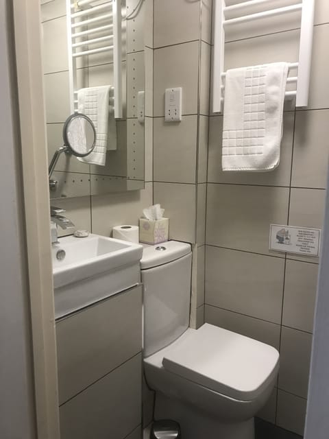 Basic Single Room | Bathroom | Free toiletries, hair dryer, towels, soap