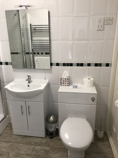 Family Room | Bathroom | Free toiletries, hair dryer, towels, soap