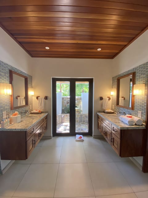 Luxury Studio, 1 Bedroom, Beach View, Beachfront | Bathroom | Separate tub and shower, deep soaking tub, free toiletries, hair dryer