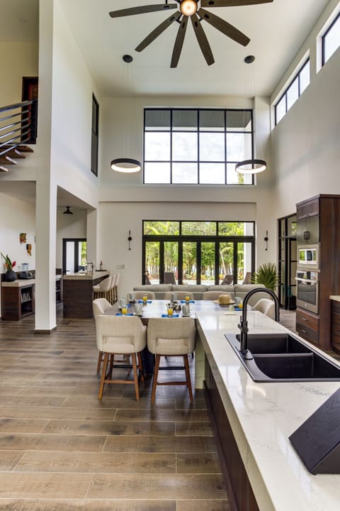 4 Bedroom Lagoon House with Pool | Private kitchen | Freezer