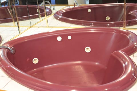 Standard Room, 1 King Bed (Jaccuzzi) | Jetted tub