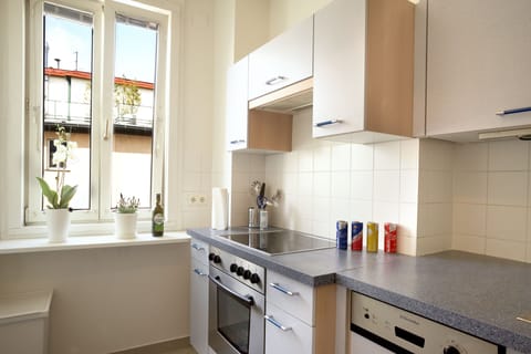 Comfort Apartment, 2 Bedrooms, Kitchen, Corner (Santorin) | Private kitchen | Full-size fridge, microwave, oven, stovetop