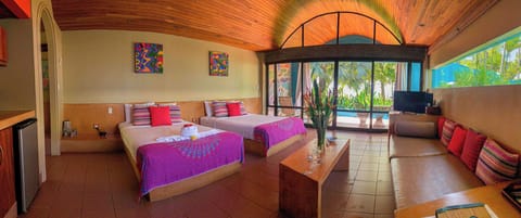Beachfront Bungalow 2 Full Size Bed | Minibar, in-room safe, individually decorated, individually furnished