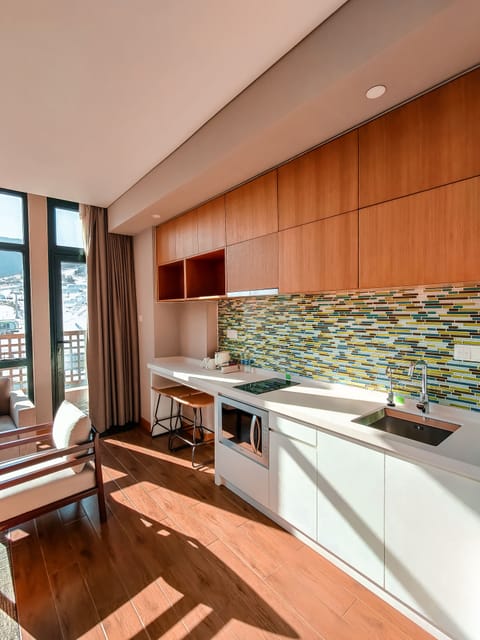Studio, 1 King Bed | Premium bedding, down comforters, Select Comfort beds, in-room safe