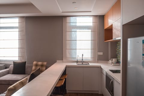 Executive Suite, 1 Bedroom | Premium bedding, down comforters, Select Comfort beds, in-room safe