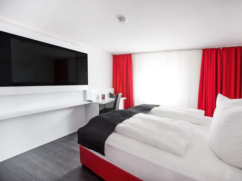 Standard Room | Premium bedding, free minibar items, in-room safe, desk