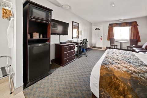 Room, 1 Queen Bed | Down comforters, pillowtop beds, desk, laptop workspace