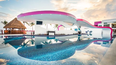 6 bars/lounges, 2 swim-up bars, 2 poolside bars