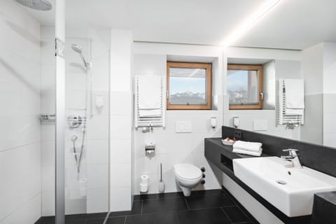 Hypo-allergenic bedding, down comforters, in-room safe