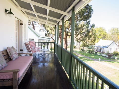 Cottage | Balcony