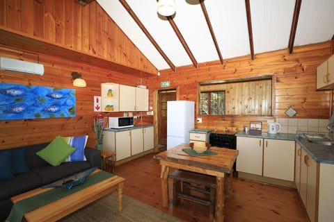 Lagoon Cottage  | Private kitchen | Fridge, microwave, oven, stovetop