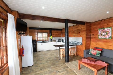 Protea Cottage  | Private kitchen | Fridge, microwave, oven, stovetop