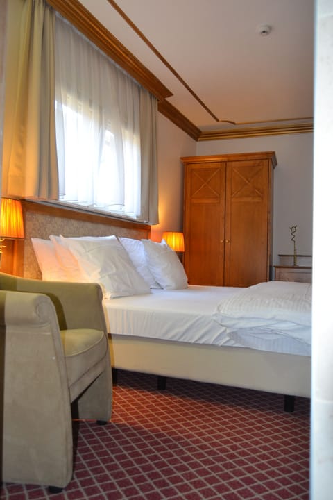 Superior Room | Minibar, in-room safe, desk, free cribs/infant beds