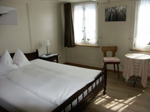 Double Room, Shared Bathroom | Free WiFi